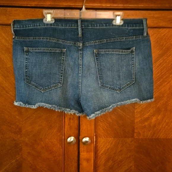 Mid rise shorts - Picture 2 of 2